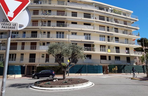 Prado - Republique Apartment | Cannes with large private garden and parking