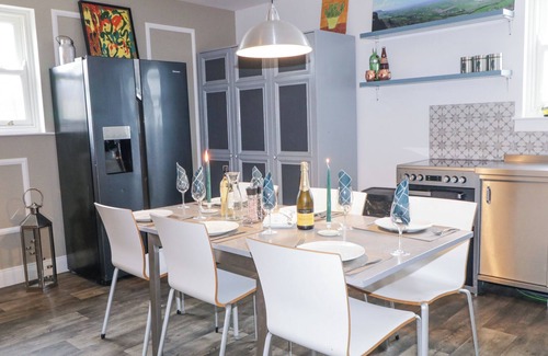 Limavady House | CANNING COTTAGE, family friendly, with a garden in Limavady