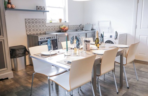 Limavady House | CANNING COTTAGE, family friendly, with a garden in Limavady