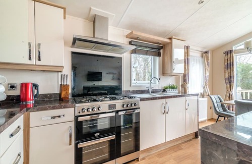 Cheddar Ski Chalet | Cannington Lodge (Pet friendly)