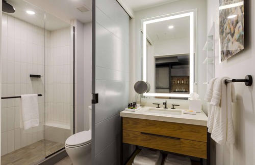 Downtown Portland Hotel | Canopy by Hilton Portland Waterfront