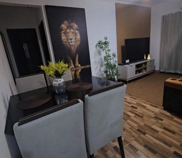 Ocian Apartment | Cantinho na Ocian a 50 metros do mar e próximo a feirinha de artesanato da praia da Ocian ,Com NET Flix Globo play internet vivo com 500 megas Tv de 70 polegadas com ar condicionado