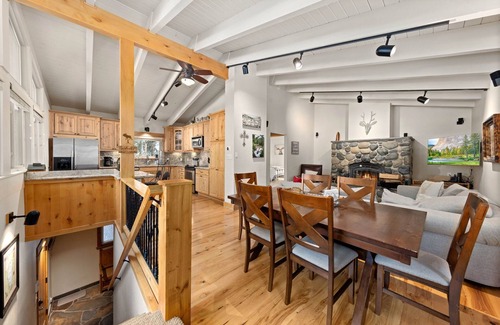 Donner Lake Woods House | Canyon Chalet by Tahoe Getaways - 4 BR, SKI LEASE, Walk to Donner