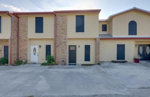 Canyon Lake House | Canyon Lake Townhome with Balcony, Deck and Yard!