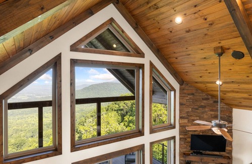 Jasper Cabin | Canyon View Treehouse- Summer Vacation With A View