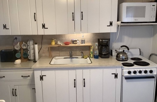 Dennis Port Cottage | Cape Cod Beach Cottage, only 5 minute walk to Glendon beach & local restaurants