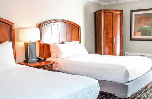 Hyannis Hotel | Cape Cod Irish Village - The Emerald Resort