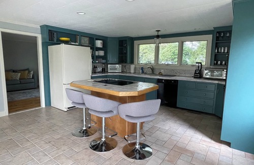Centerville House | Cape Cod lake house with private beach on Lake Wequaquet