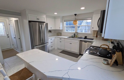 Falmouth House | Cape Cod Vacation in style! Close to Main Street & Beautiful Beaches