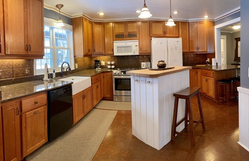 Crosslake House | Cape Cod w/425' of AMAZING White Fish Chain Shoreline, SANDY BEACH + EXTRAS