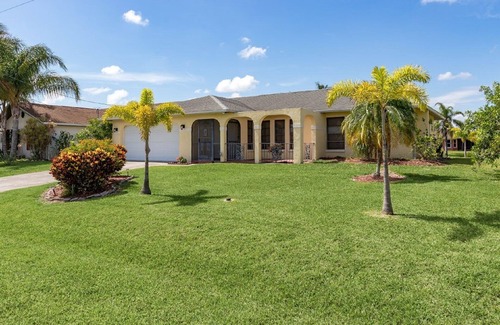 Fort Myers Villa | CAPE CORAL FLORIDA WATERFRONT WITH HEATED POOL, PRIVATE DOCK