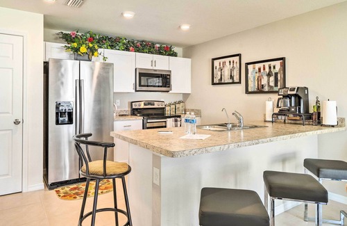 Jacarandas House | Cape Coral Home w/Fenced Yard: 12 Mi to Dtwn!