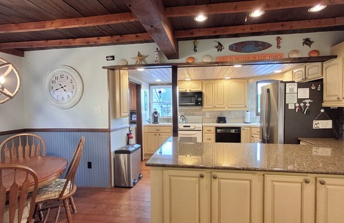 Villas House | Cape May/4 BR w/2KingBeds/Sleeps14/Pool&HotTub/Fireplace&FirePit/DogsOK