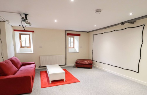 Machynlleth Cabin | CAPEL EBENEZER, pet friendly, character holiday cottage in Corris
