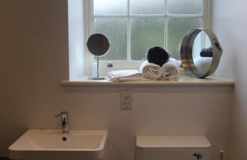 Cwrt House | Capel- Y-Bryniau