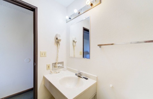 Kingdom City Hotel | Capital O Amerihost Inn and Suites Kingdom City Hwy 54 MO