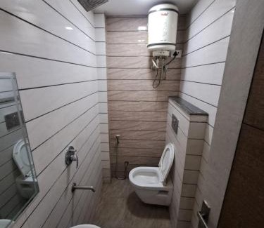 Paharganj Hotel | Capital Of Delhi Darshan Hotel