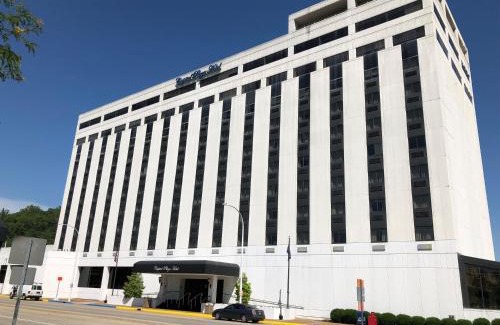 Frankfort Hotel | Capital Plaza Hotel