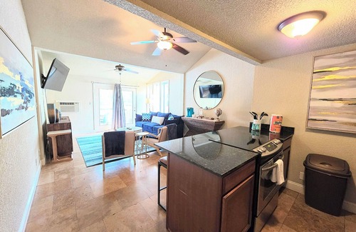 Mid America Condo | Capone's Clearwater Escape!
