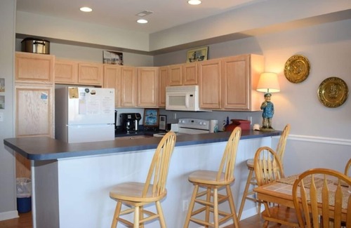 Chincoteague House | Caprecia's Castle-Waterfront w/shared crabbing/fishing pier