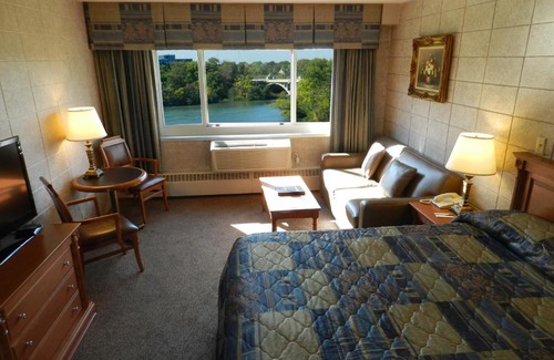 York - Haig Hotel | Capri Inn