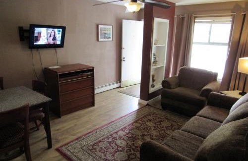 Lincoln City Hotel | Captain Cook Inn