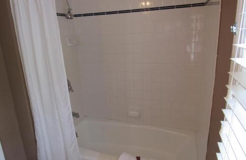 Lincoln City Hotel | Captain Cook Inn