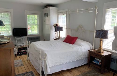Harwich Port Bed & Breakfast | Captain Ellis Antique Home in Harwich Port, Cape Cod, MA - 1 Room Rental