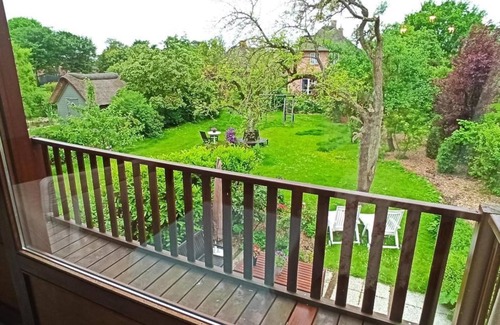 Suderende Apartment | Captain Hansen House - Upper floor - Vacation in the artist village Oldsum