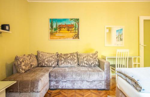 Dorcol Apartment | Captain's Crib