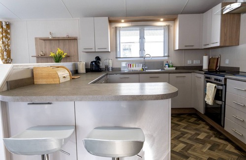 Mudeford House | 'Captain's Lodge' - a luxury lodge by the beach on Sandhills Holiday Park, Mudeford