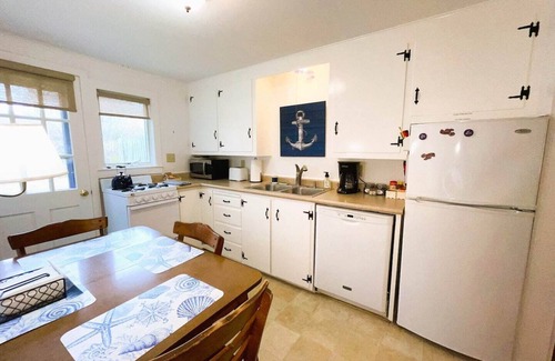 East Orleans Cottage | Captain's Quarters by Nauset Beach