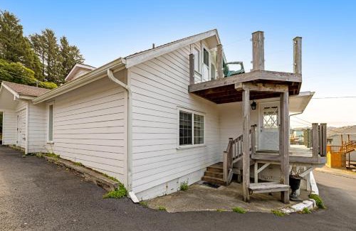 Depoe Bay House | Captain's Quarters - Cabana