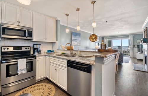Manteo Condo | Captain's Quarters: Soundfront | Private Boat Slip
