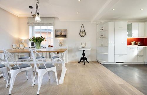 List House | Captains Cabin
