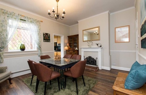 Spital House | Captivating 2-Bed House in Chesterfield