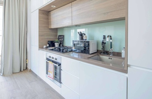 Jabal Ali 2 Apartment | Captivating 2BR in Dubai Marina with Canal Views