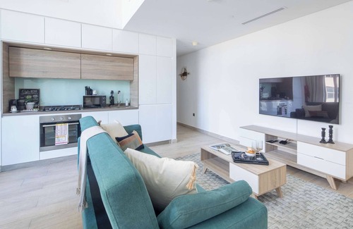 Jabal Ali 2 Apartment | Captivating 2BR in Dubai Marina with Canal Views