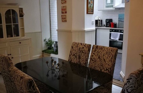 Torquay House | Captivating 3-bed House in St Marychurch Torquay