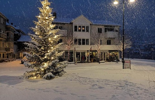 Norheimsund Apartment | Captivating 4-Bed Apartment heart of Norheimsund