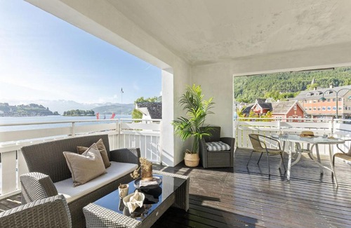 Norheimsund Apartment | Captivating 4-Bed Apartment heart of Norheimsund