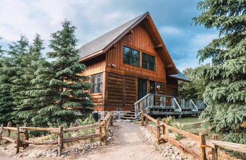 Lac Superieur Village Ski Chalet | Captivating view of Lake Superieur
