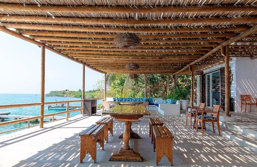 Rosario Islands Villa | Car055 - Beautiful beach house in Islas del Rosario