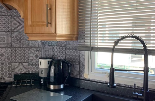 St Leonards-On-Sea Cabin | Caravan Holiday Park - Sleeps 8 & Free Parking