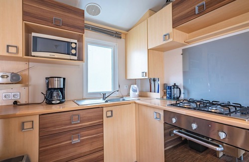 Coulanges RV Rental | Caravan 'Mobil-home Elegance - 3 Chambres' with Shared Pool, Wi-Fi and Air Conditioning