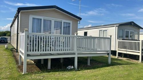 Colchester Boat Rental | Caravan With Large Decking At Coopers Beach Holiday Park Ref 49012Sv