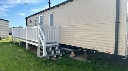 Colchester Boat Rental | Caravan With Large Decking At Coopers Beach Holiday Park Ref 49012Sv