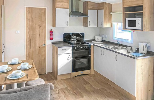 Chapel Saint Leonards House | Caravan with one double and two twin.