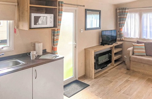 Chapel Saint Leonards House | Caravan with one double and two twin.
