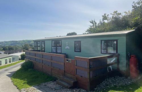Aberystwyth Ski Chalet | CaravanSleeps6-Parking-Pool-Mountain-PetsOk